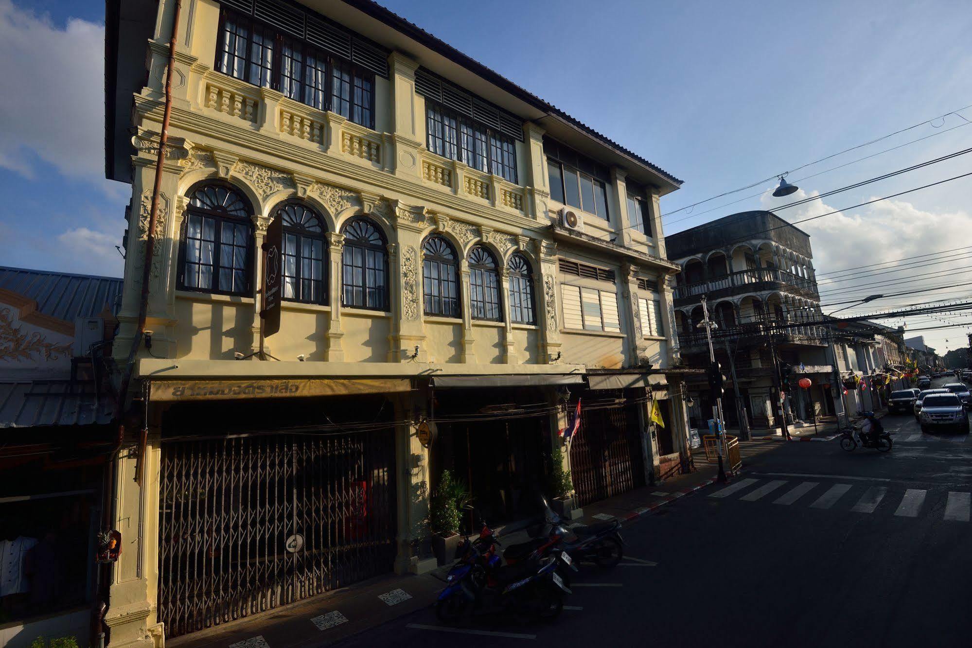 The Rommanee Classic Guesthouse Phuket Exterior photo